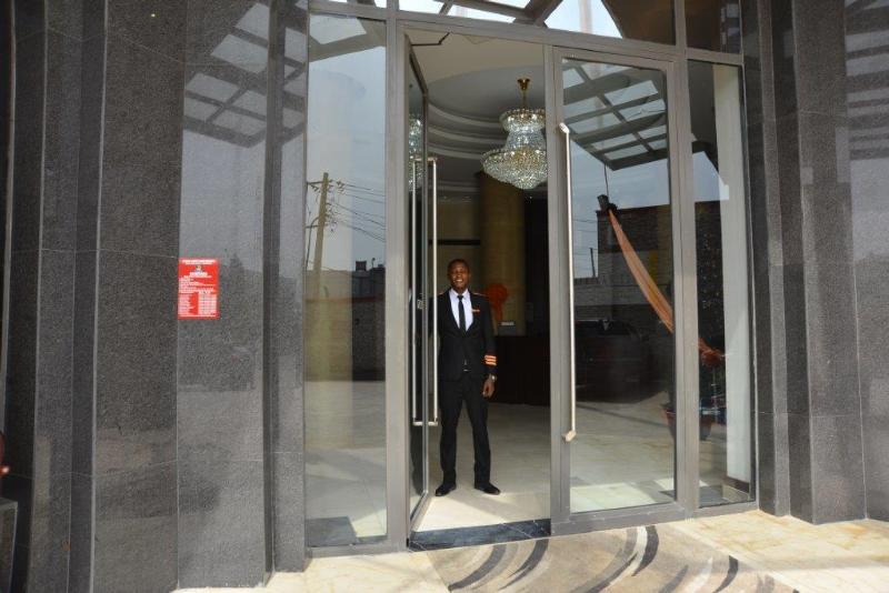 Golden Tulip Essential Lagos Airport Hotel المظهر الخارجي الصورة