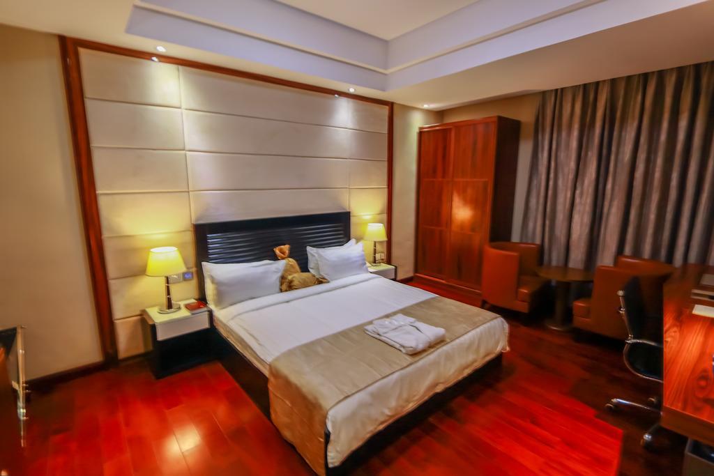 Golden Tulip Essential Lagos Airport Hotel المظهر الخارجي الصورة