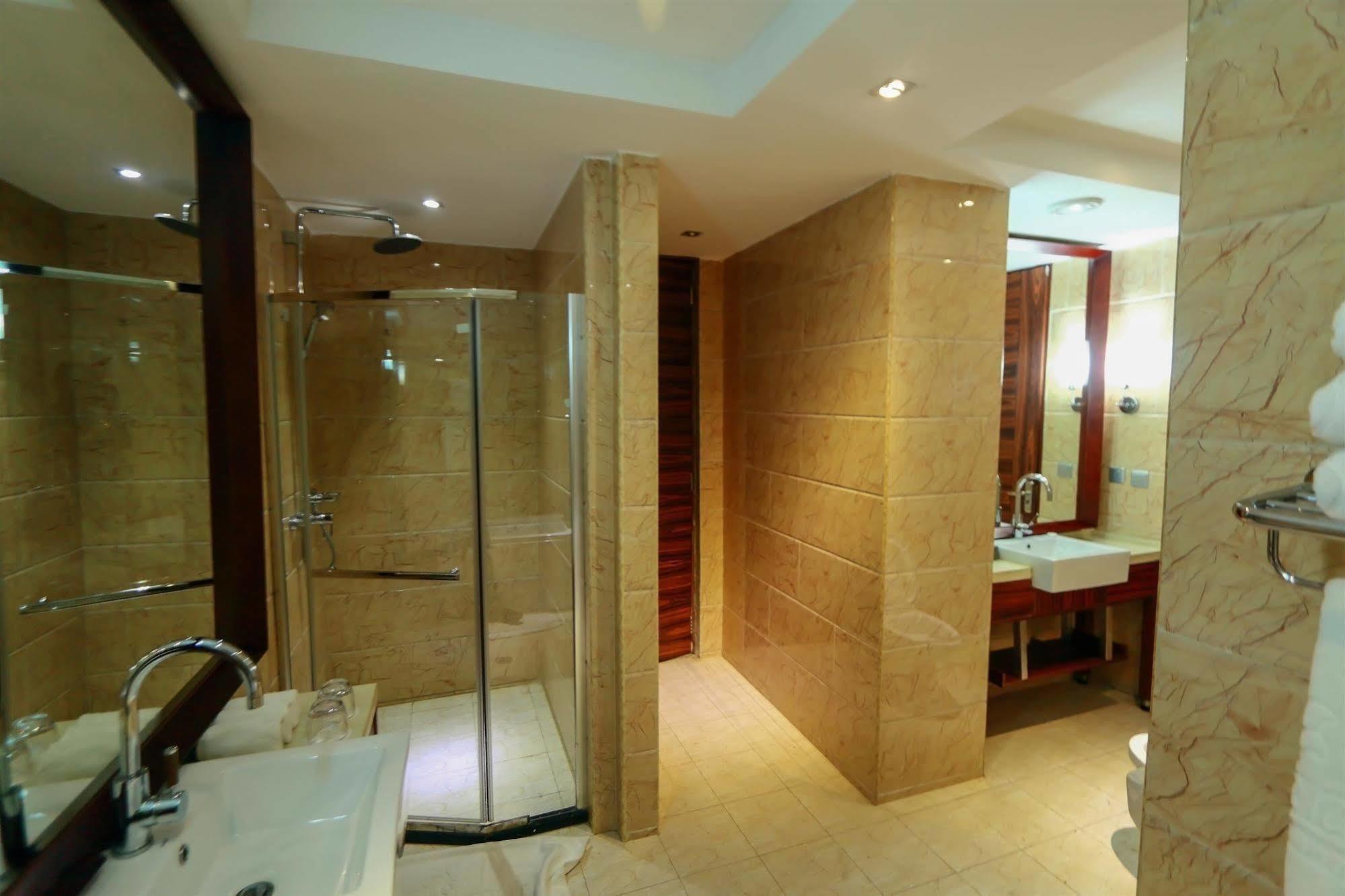 Golden Tulip Essential Lagos Airport Hotel المظهر الخارجي الصورة