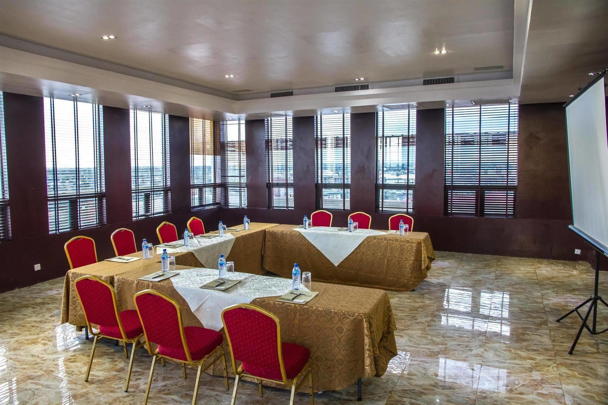 Golden Tulip Essential Lagos Airport Hotel المظهر الخارجي الصورة