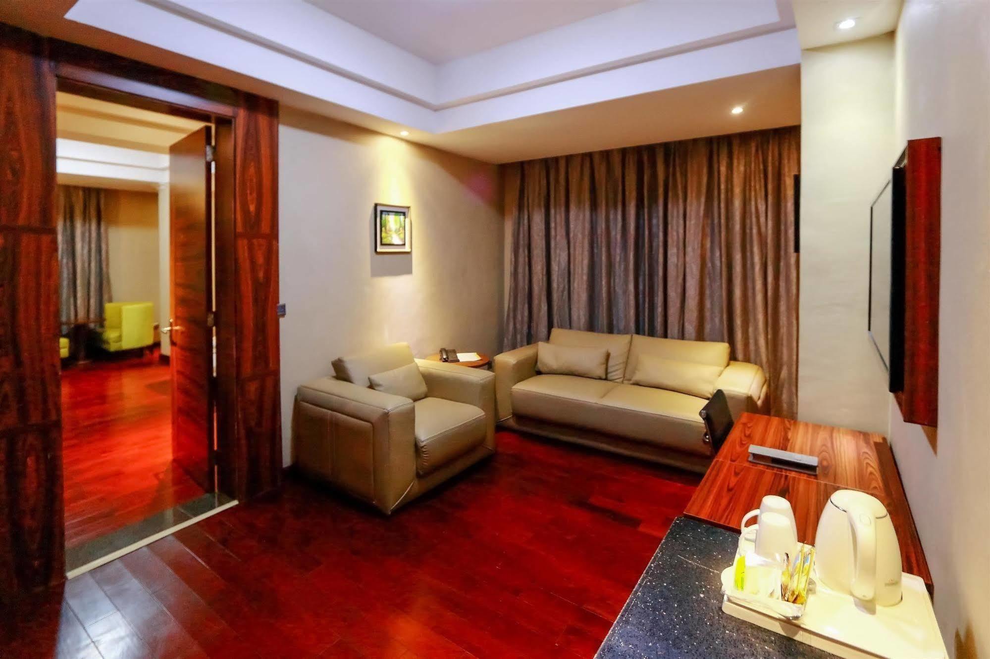 Golden Tulip Essential Lagos Airport Hotel المظهر الخارجي الصورة