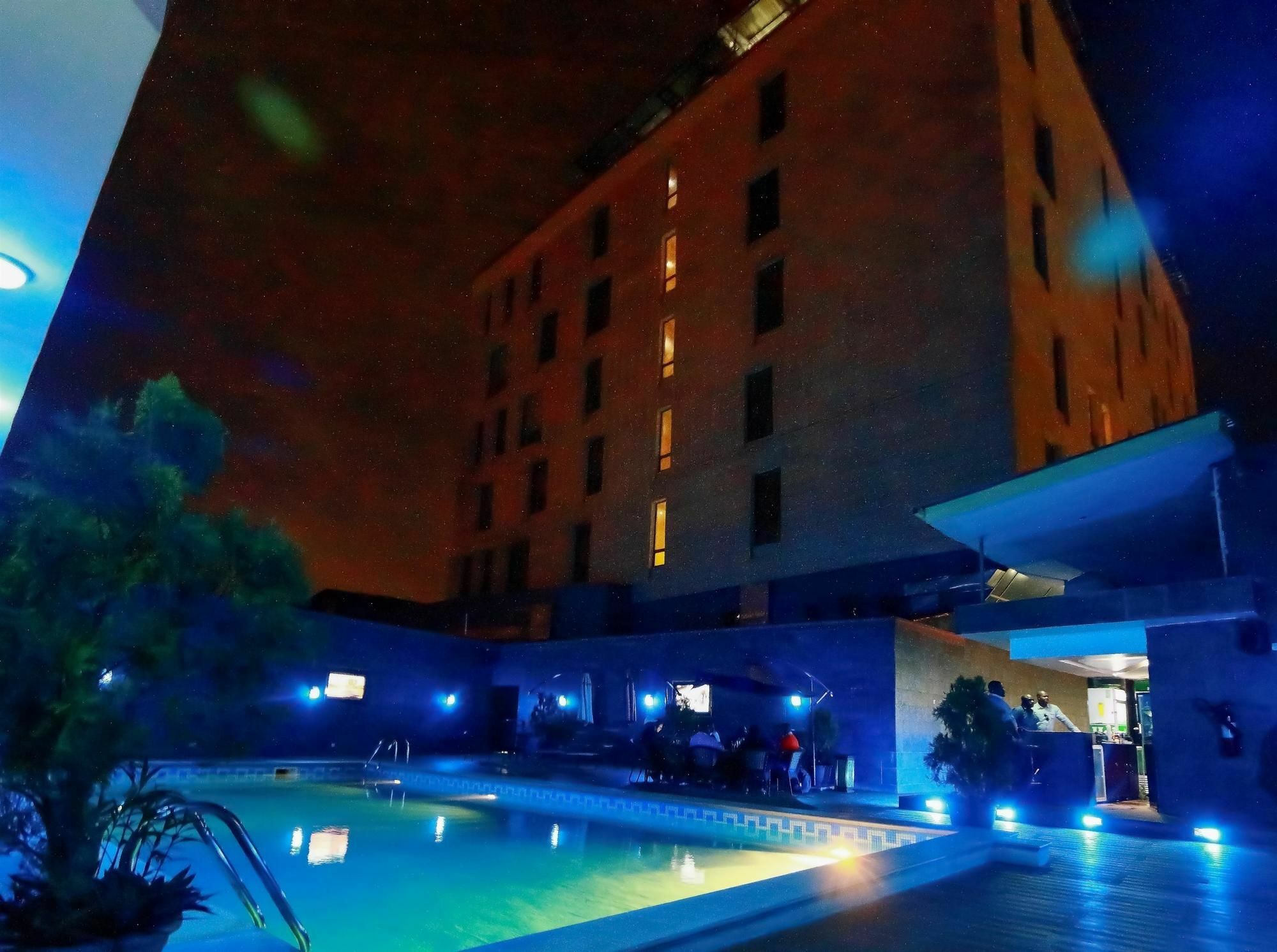 Golden Tulip Essential Lagos Airport Hotel المظهر الخارجي الصورة